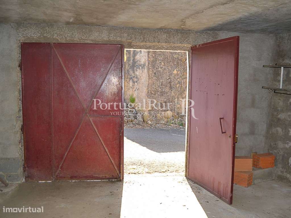 Casa de Habitação com Anexos, Terreno de Cultivo e Proximidade a Pr... - Grande imagem: 4/41