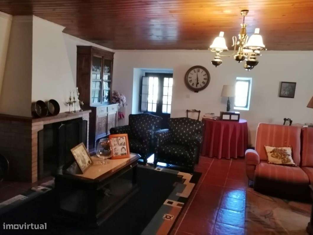 Moradia de Grande Dimensão com Potencial Habitacional, Turístico e de-34