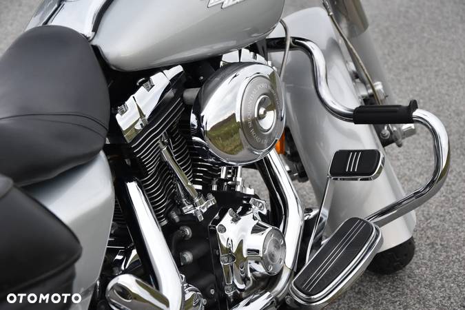 Harley-Davidson Touring Road King - 14