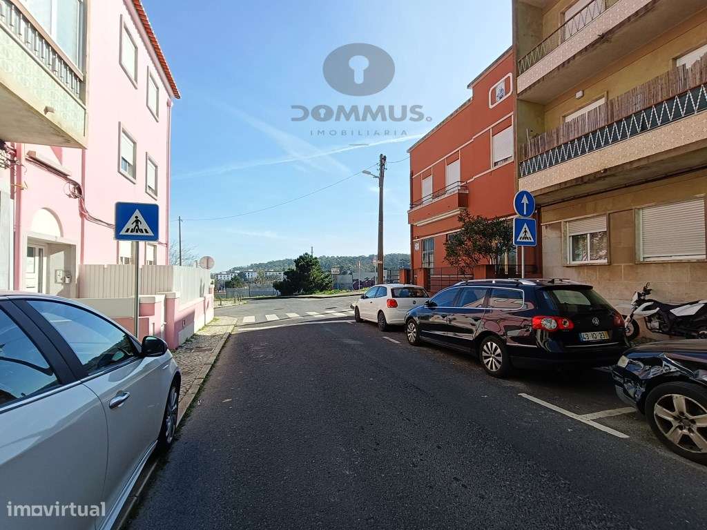 Apartamento T2+1 Renovado na Buraca-25