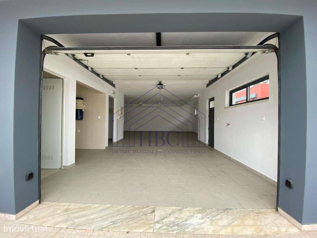 Moradia T5 Moderna e Remodelada no Feijó - Espaço, Conforto e Exclu...-52