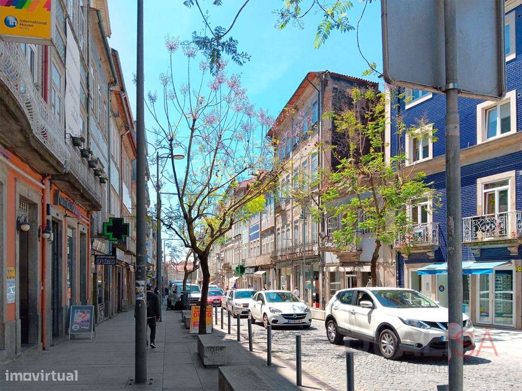 Loja com 199m2 localizada no centro histórico de Braga, na Rua dos ... - Grande imagem: 5/13