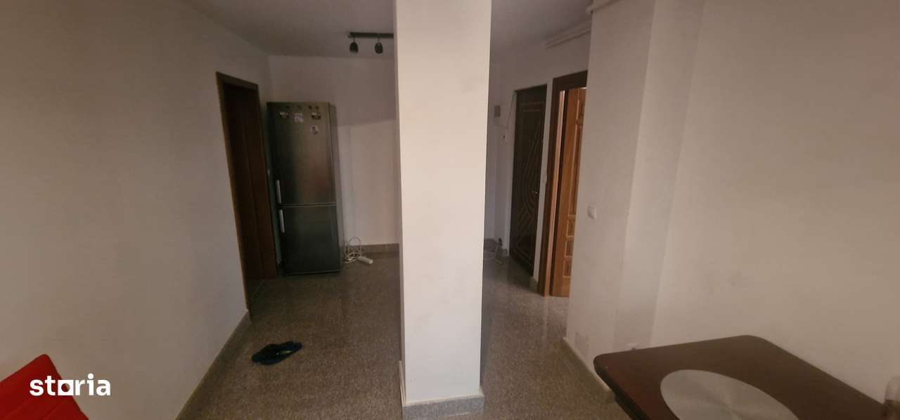 Apart. CU AMENAJARI DE LUX - 3 camere, etaj 4,  Barlad, zona : Polimed-7