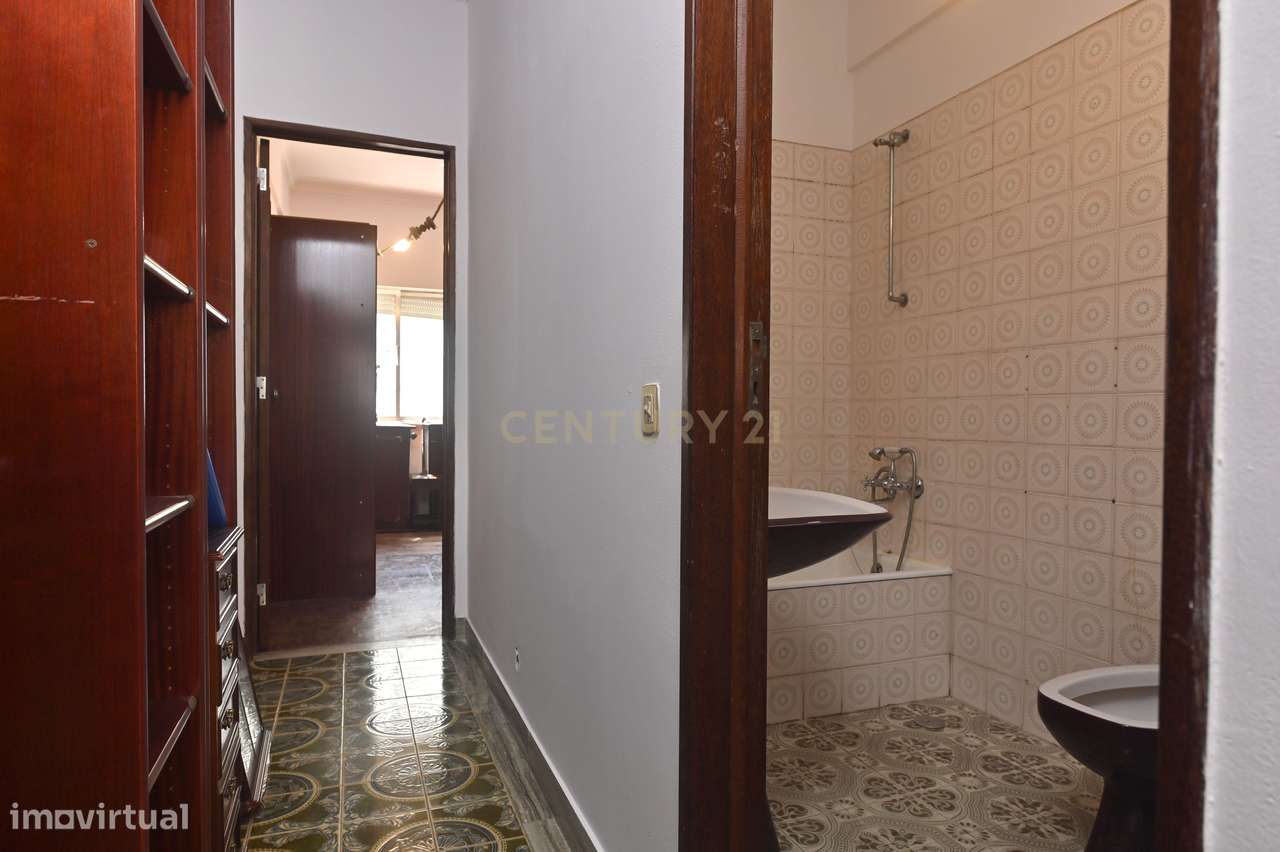 Apartamento T1 para venda na zona de Alcântara-5
