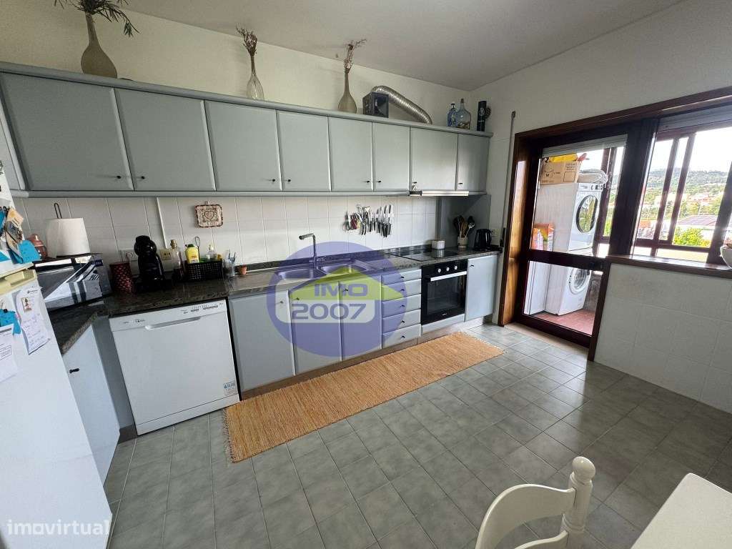 Apartamento T3 em São Paio de Oleiros-11