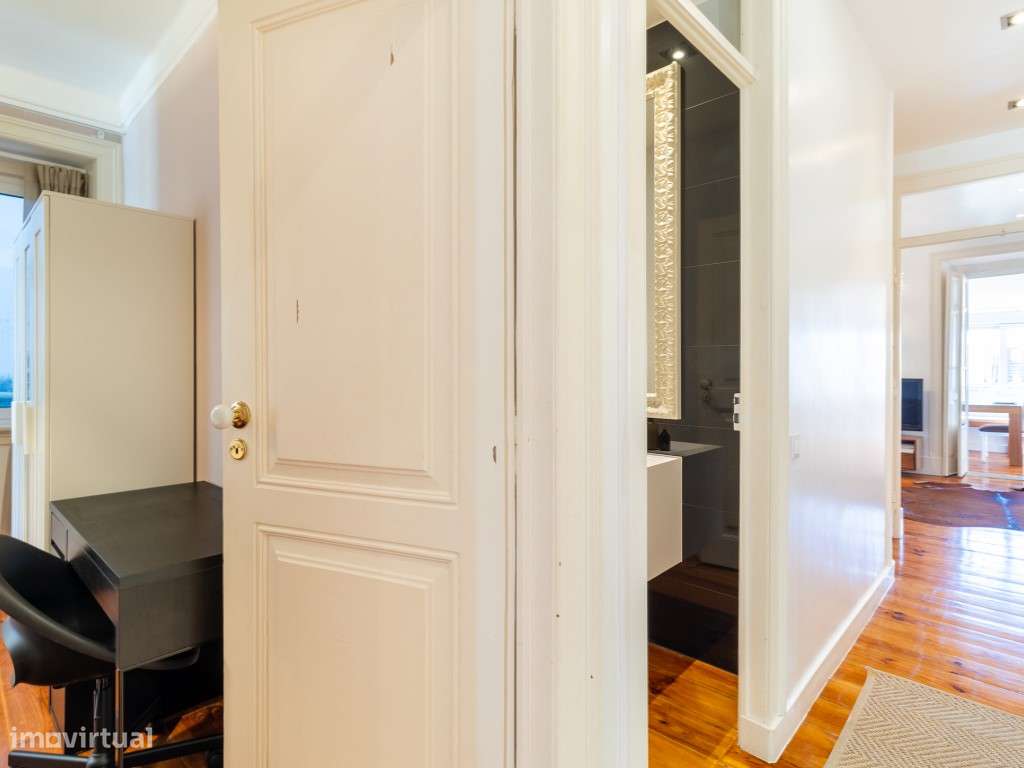 T3 na Estefânia, Remodelado e com Licença AL-11