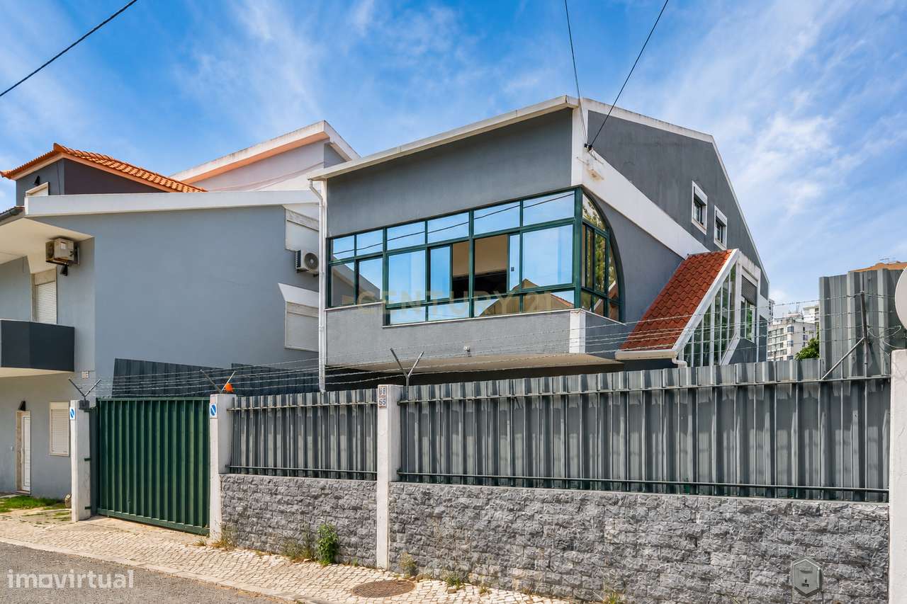 Moradia T4 com piscina e garagem junto às Colinas do Cruzeiro-44