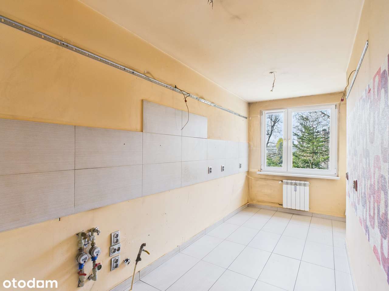 3 pok. mieszkanie do remontu w dobrej lokalizacji.-7