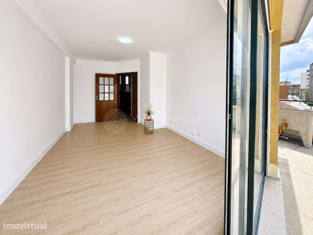 T2 Duplex com Terraço à porta da estação das Devesas e do Futuro Me...-7