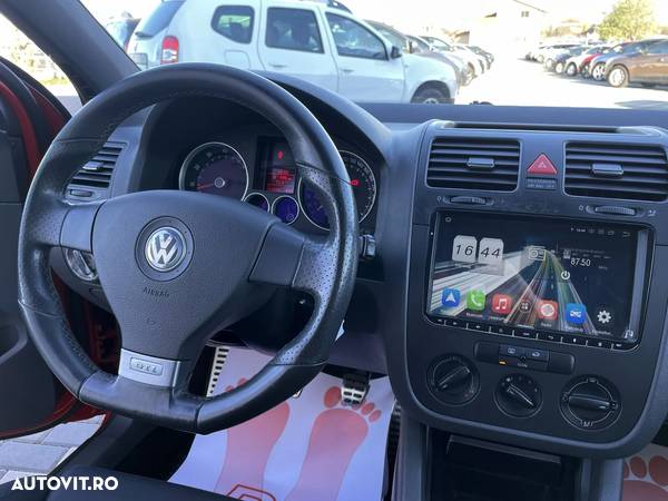 Volkswagen Golf 2.0 FSI GTI - 10