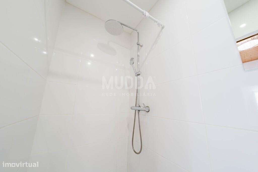 Moradia térrea T1+1 renovada com charme na Rua Direita, 35 mesmo no co-8