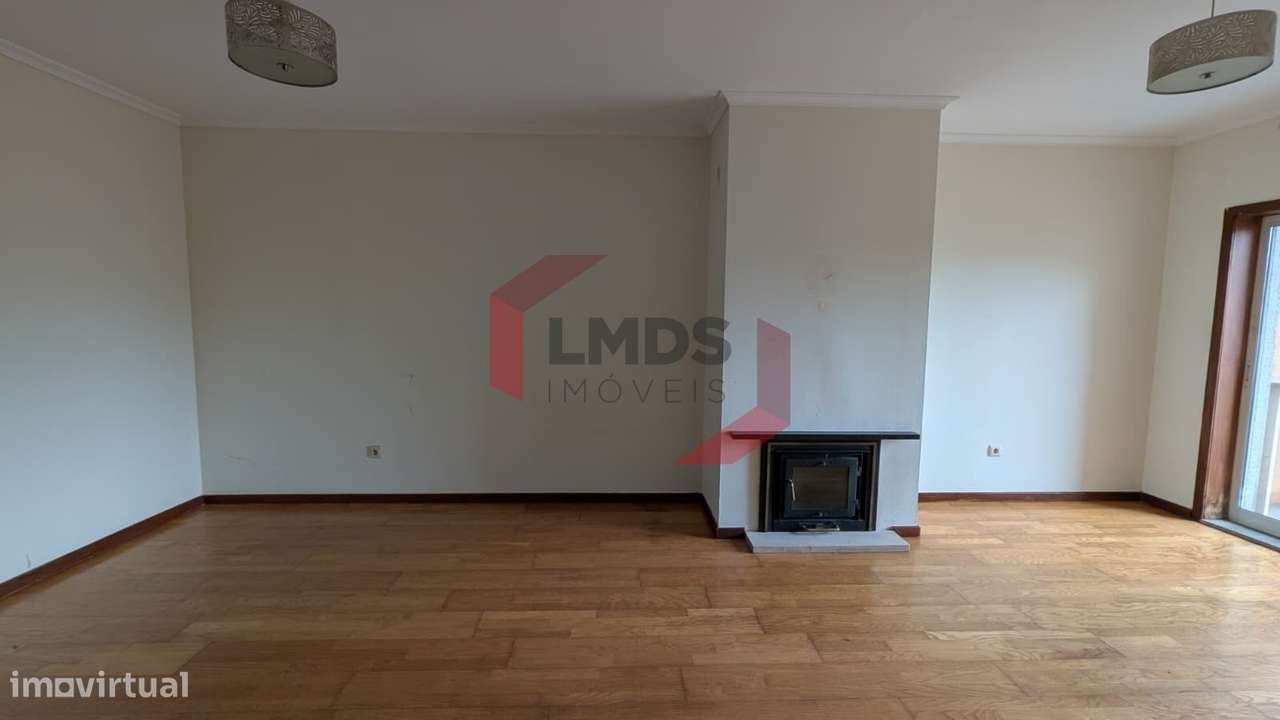 Apartamento T1+1 Valbom Centro-6