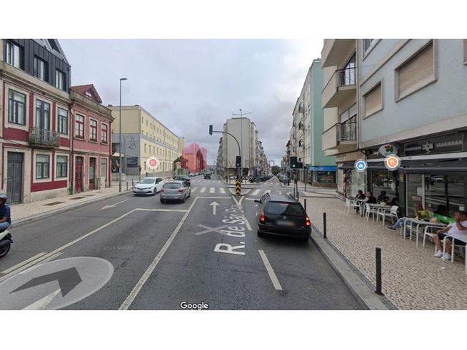 Apartamento T3 em Cedofeita, junto a igreja da Lapa.-1