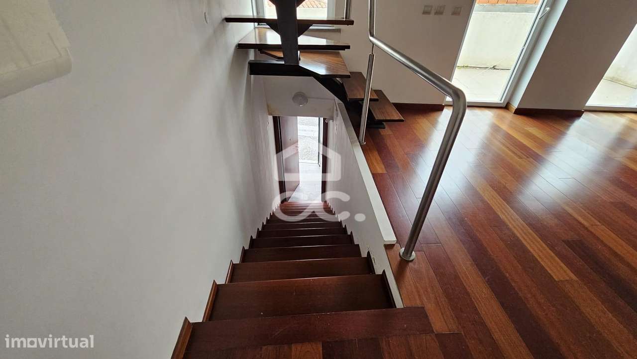 Andar de moradia V3 com terraço, localizada perto da biblioteca-10