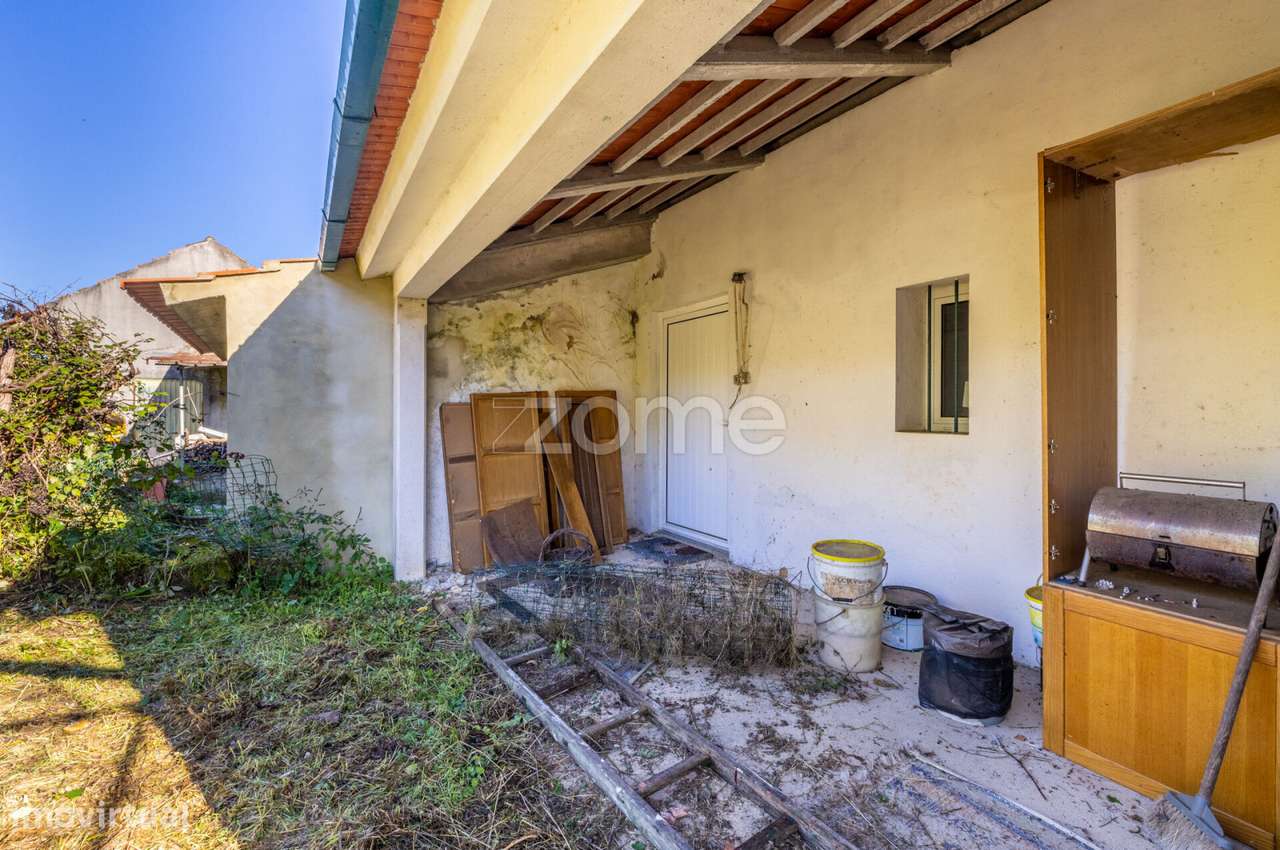 Moradia T1 para recuperar | Albergaria dos Doze-9