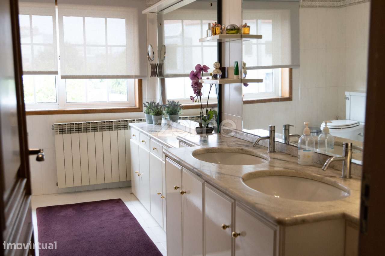 LUXUOSA MORADIA - LOCALIZAÇÃO PREMIUM NO CENTRO DE FAMALICÃO-48