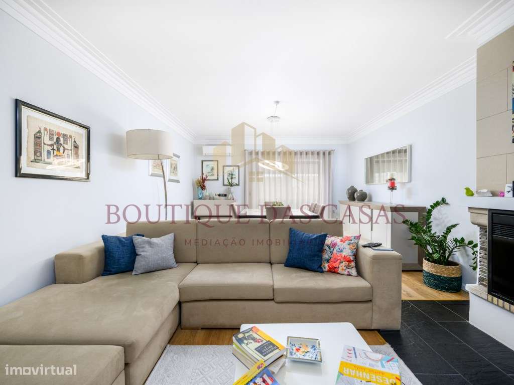 Apartamento T3 com Varanda e Box - Olival - Grande imagem: 2/25