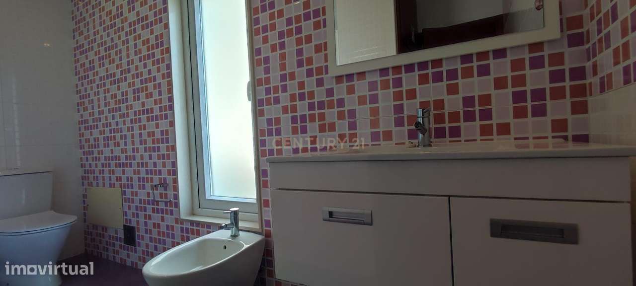 Apartamento T2 com Vista Panorâmica em Valença-16