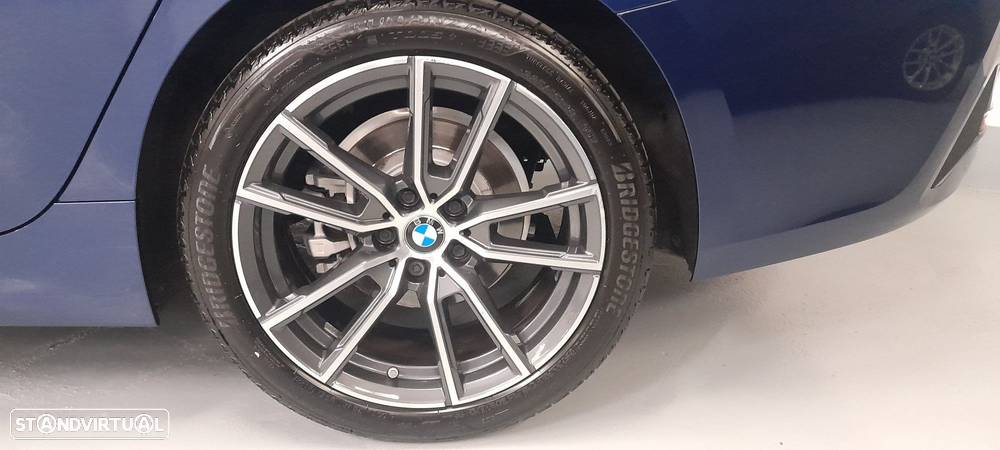 BMW 318 d Line Sport - 25