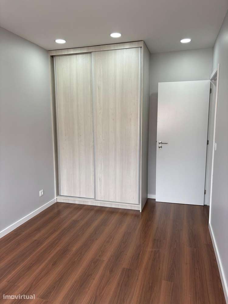 Apartamento T2 Totalmente Renovado com Pequeno Quintal - Bonfim-20