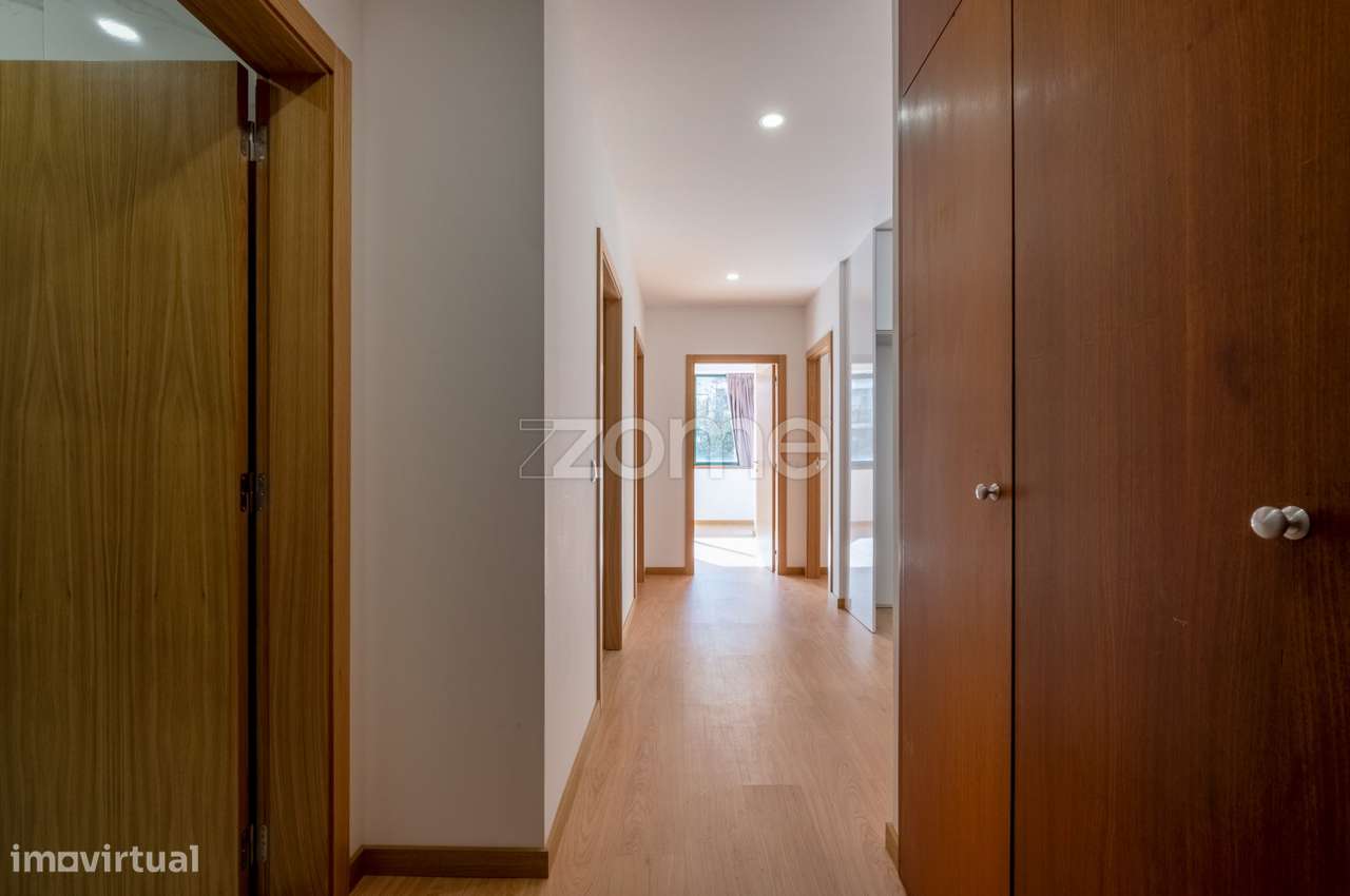 Apartamento T2 renovado com duplo lug. garagem - Edifício Lago, Porto - Grande imagem: 5/30
