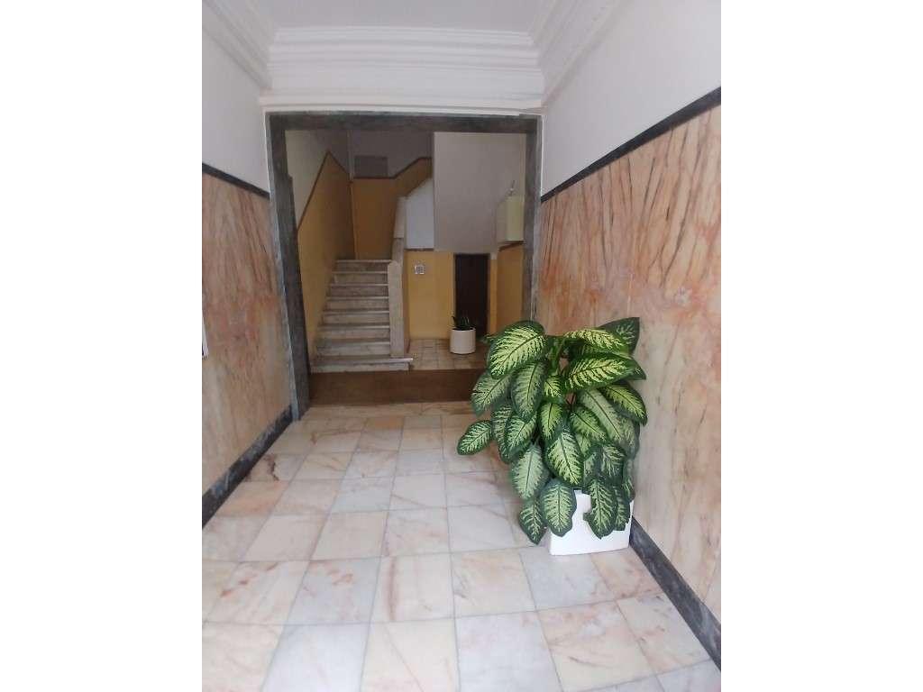 T2 renovado em Odivelas, Lisboa-15