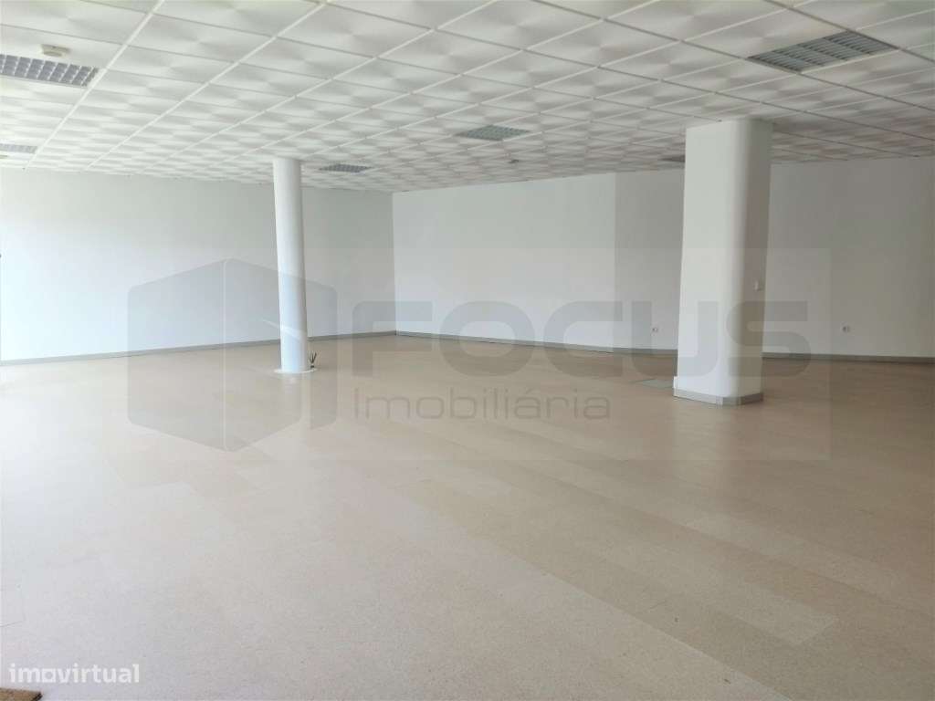 Loja com 2 pisos para venda em Aradas - Grande imagem: 5/14