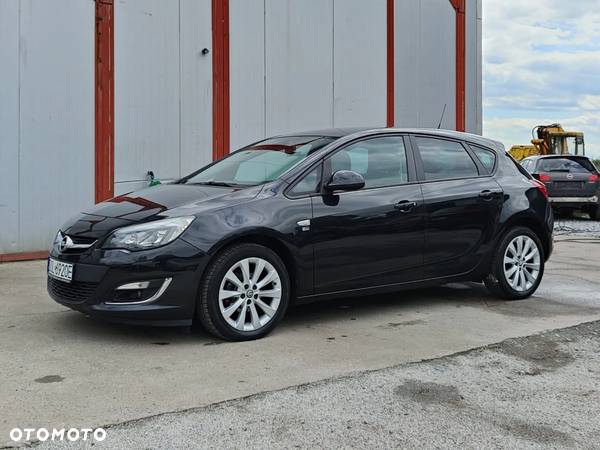 Opel Astra 1.4 Turbo 150 Jahre - 11