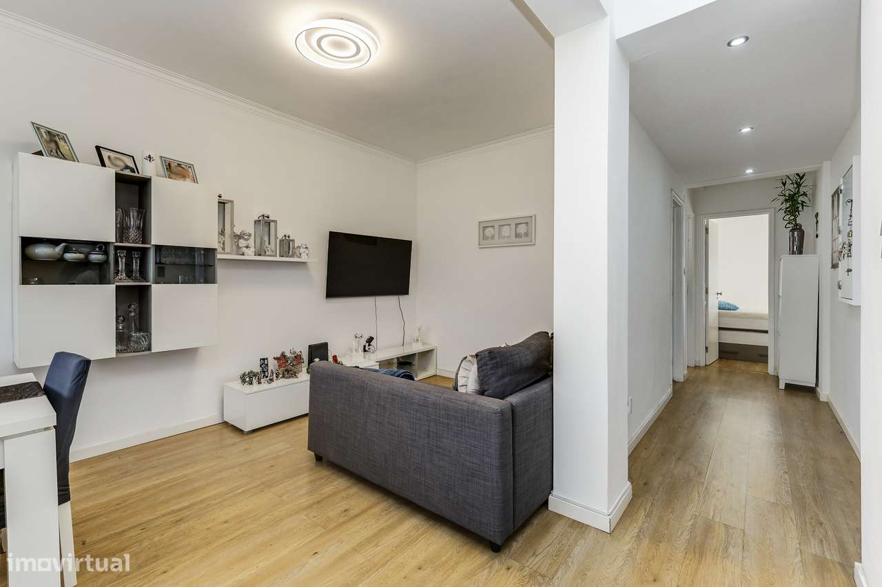 Venha Desfrutar do Pôr do Sol neste Moderno T2 - Grande imagem: 5/23