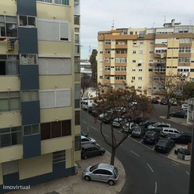 T1 não mobilado em Paço de Arcos, para arrendamento - Grande imagem: 2/10