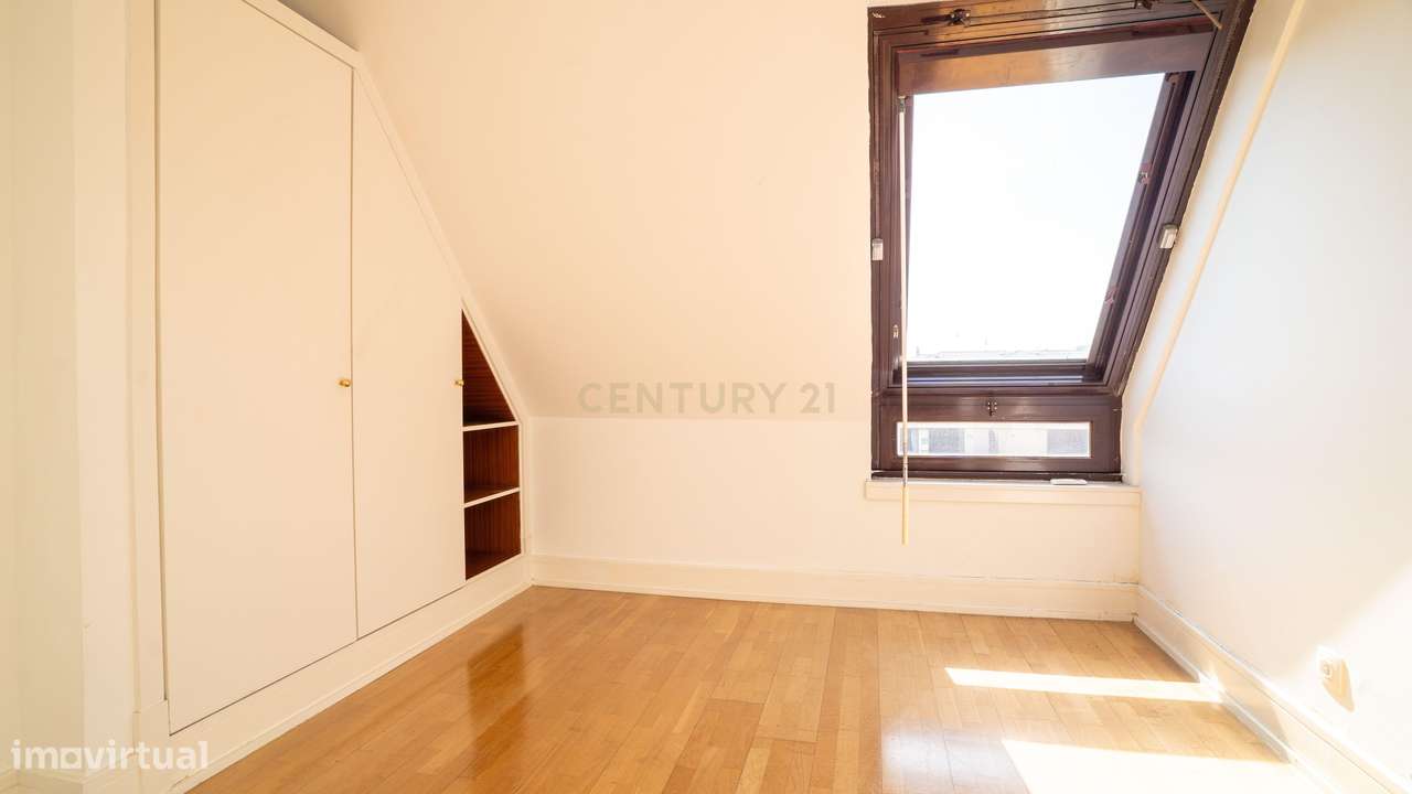 Apartamento T3 com Vista Mar – 5º Andar – A Dois Passos do Casino Esto-27