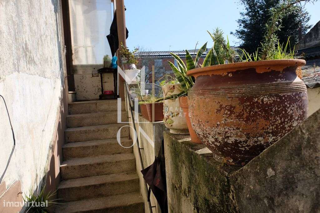 Prédio tipo Ilha, para recuperar na Corujeira - Porto - Grande imagem: 4/14