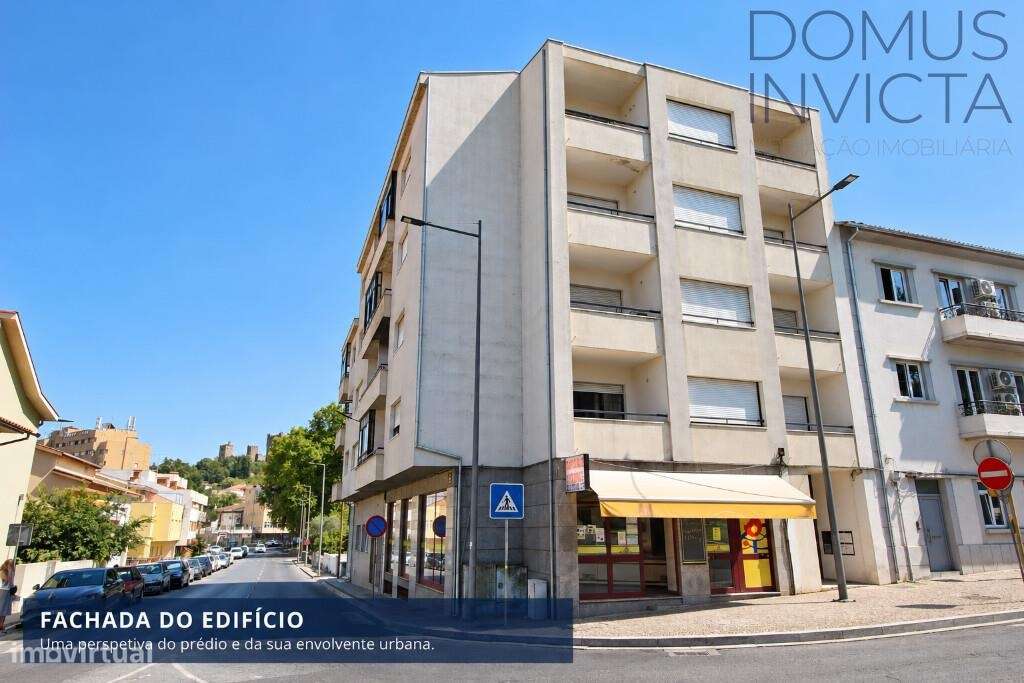 T3 com varanda, garagem e vista para o Castelo | Av. Cidade de Zamora-11