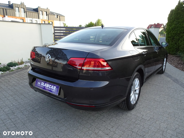 Volkswagen Passat 2.0 TDI SCR Comfortline - 6