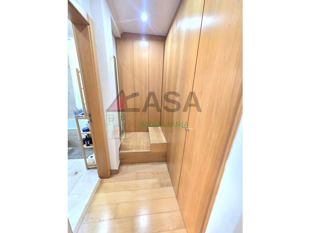 Moradia T4 com Terraço e Vista Desafogada em Loures-34