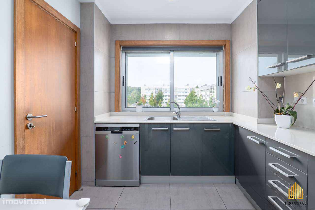 T2 Com Varanda Panorâmica em Urbanização Requintada, ao Aeroporto.-19