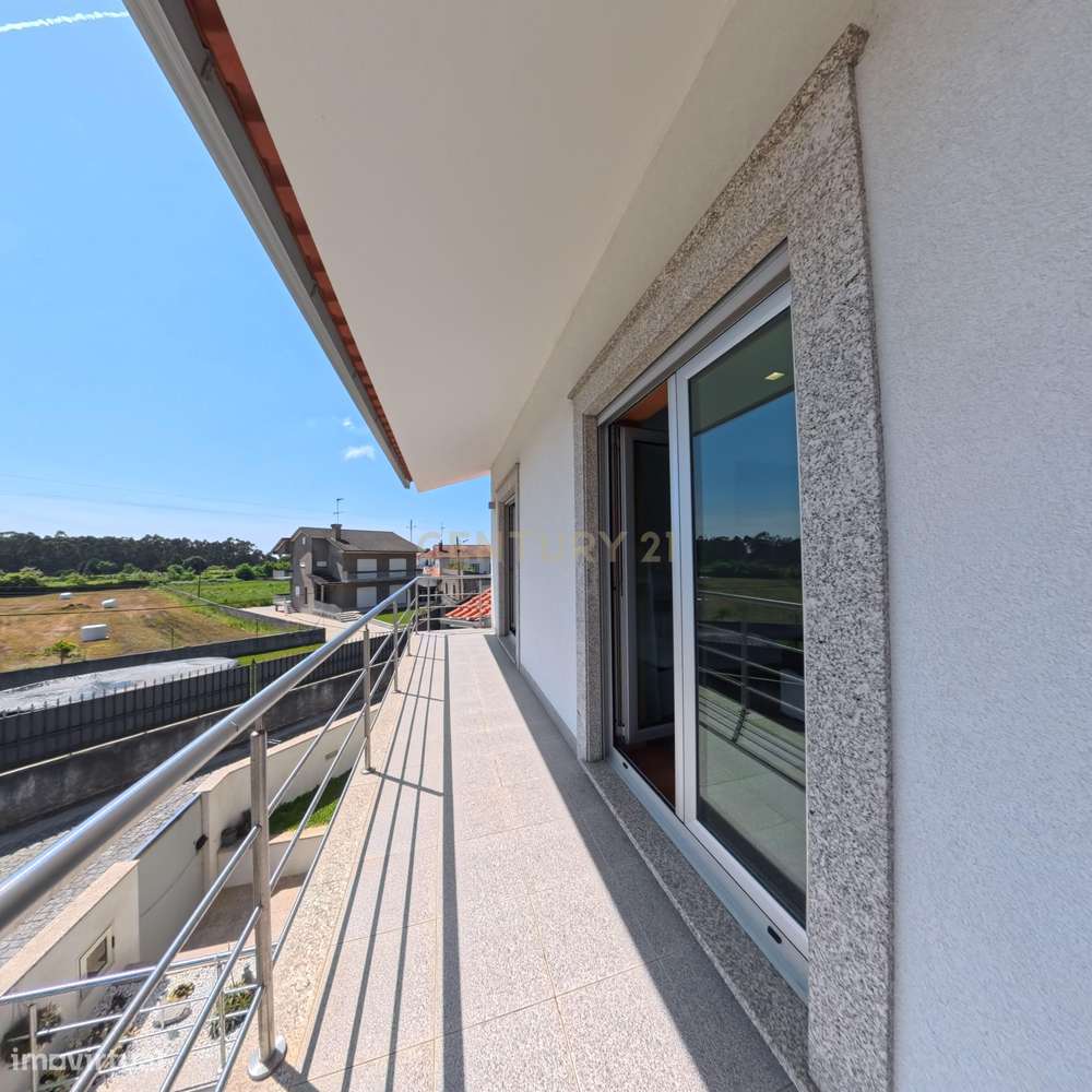 Moradia T4 em Esposende com Jardim e Garagem-17