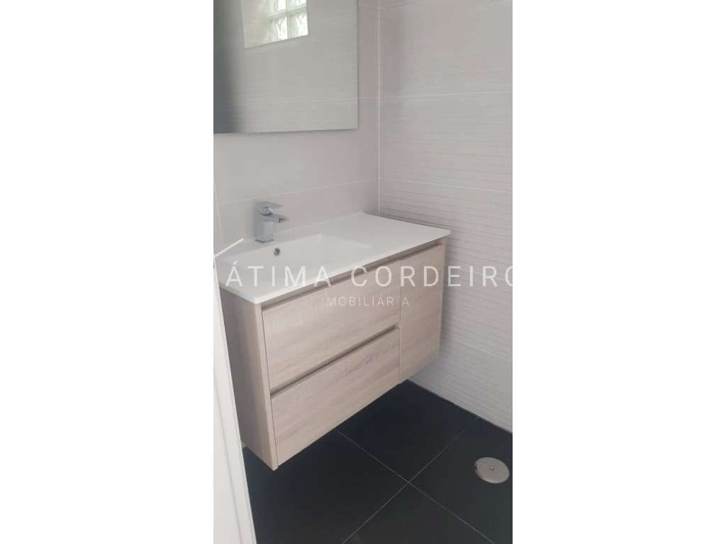 Moradia Geminada T4 com duas Suítes em fase final de acabamentos-16