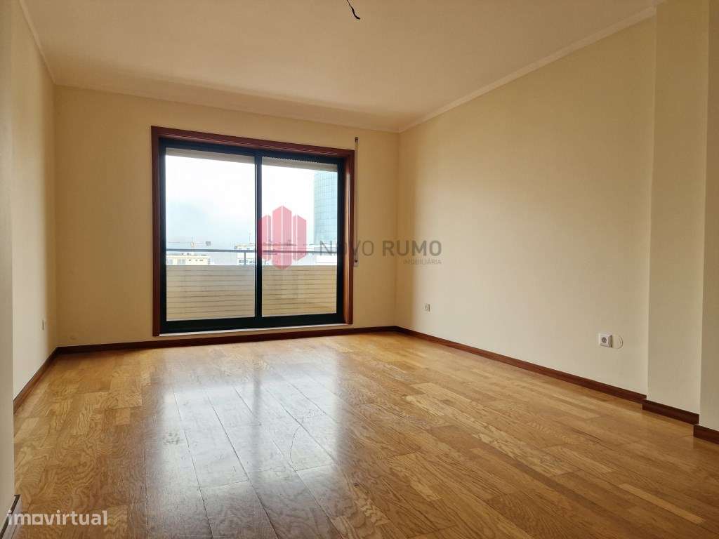 Arrenda-se T2 Remodelado no Centro da Maia - Cozinha Nova e Garagem - Grande imagem: 4/22