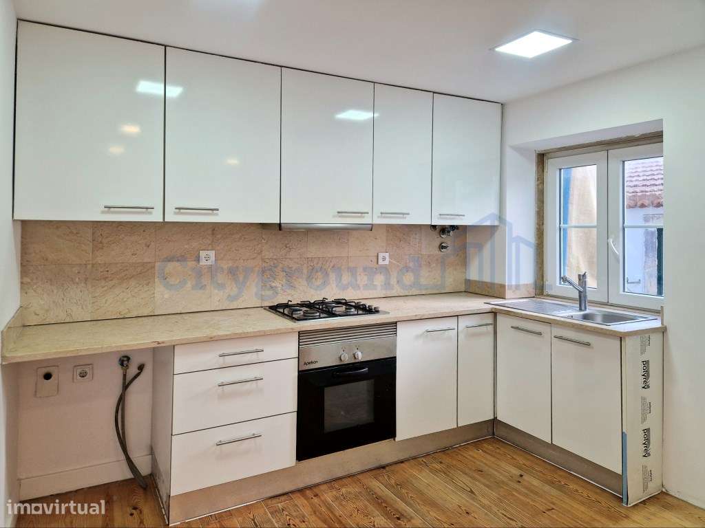 Apartamento T3 na Rua dos Fanqueiros, com vista para o Castelo de S...-6