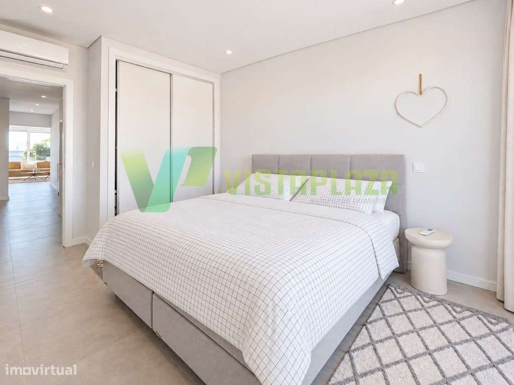 Apartamento T2 com Terraço Privativo, Piscina e Garagem Box em Alvo...-16