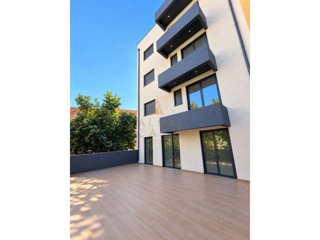Fantástico apartamento T2 c/terraço Novo-0