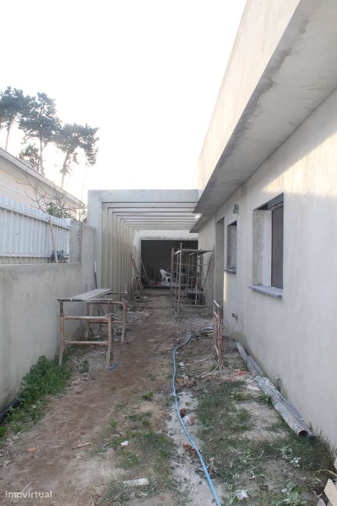 Moradia isolada com piscina e garagem em Azeitão-7