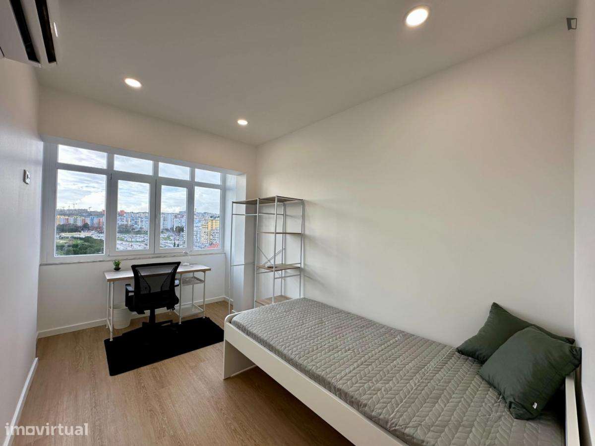 Quarto - localizado em Almada Lisbon - Grande imagem: 5/8