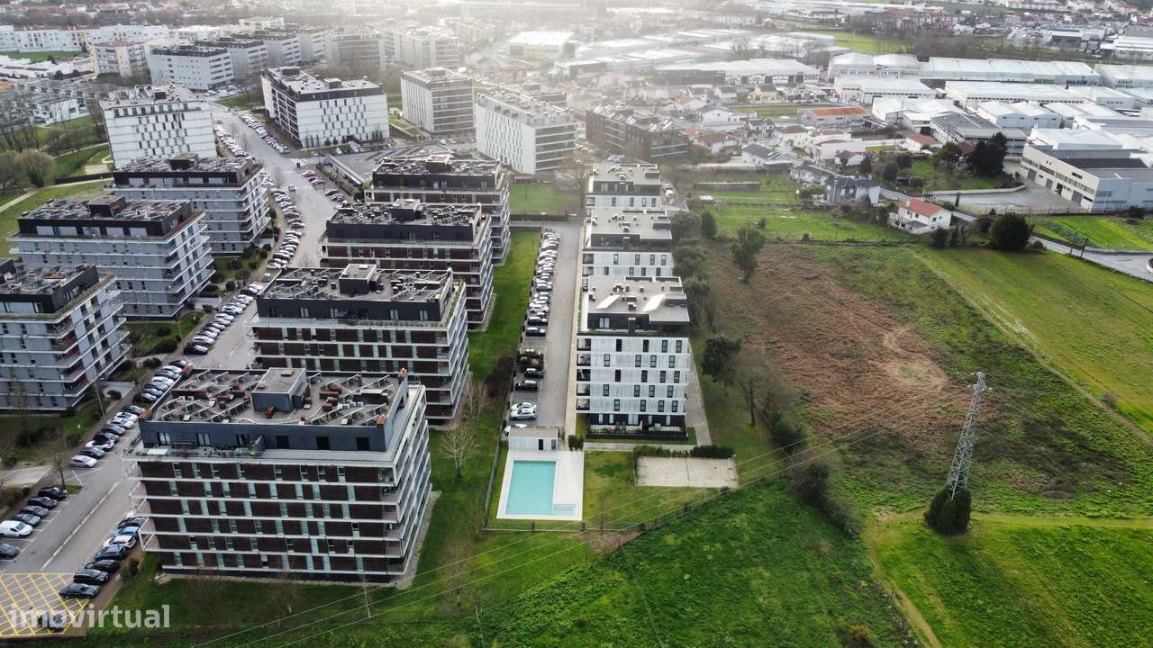 Apartamento T1 com terraço Seminovo.-23