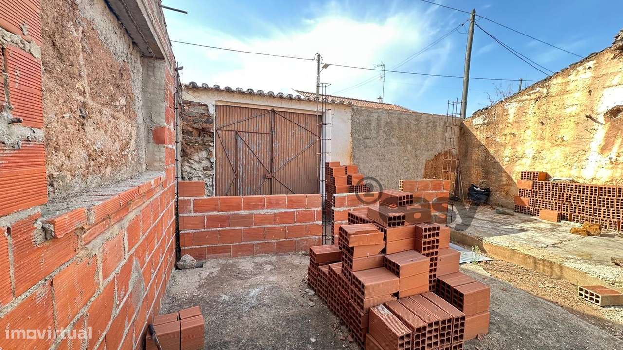 Moradia T2 para restaurar com amplo terreno em Marmelar - Vidigueira - Grande imagem: 4/13