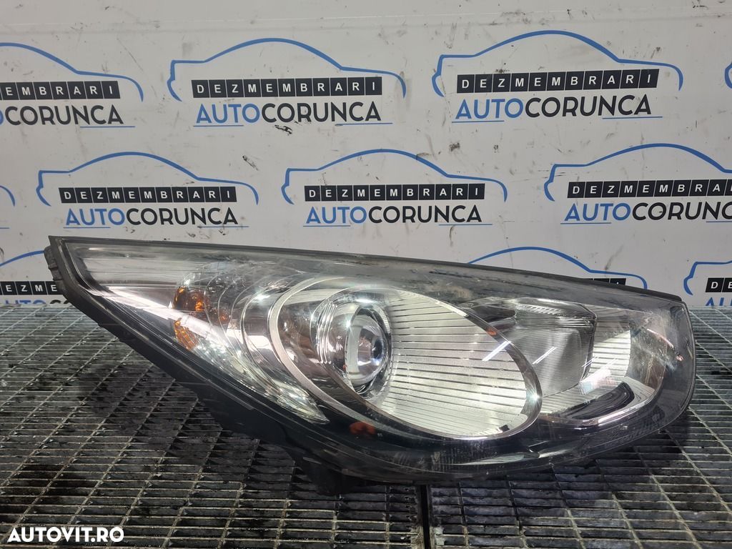 Far Dreapta Hyundai IX35 2010 - 2019 SUV 4 Usi (860) Cu lupă - 1