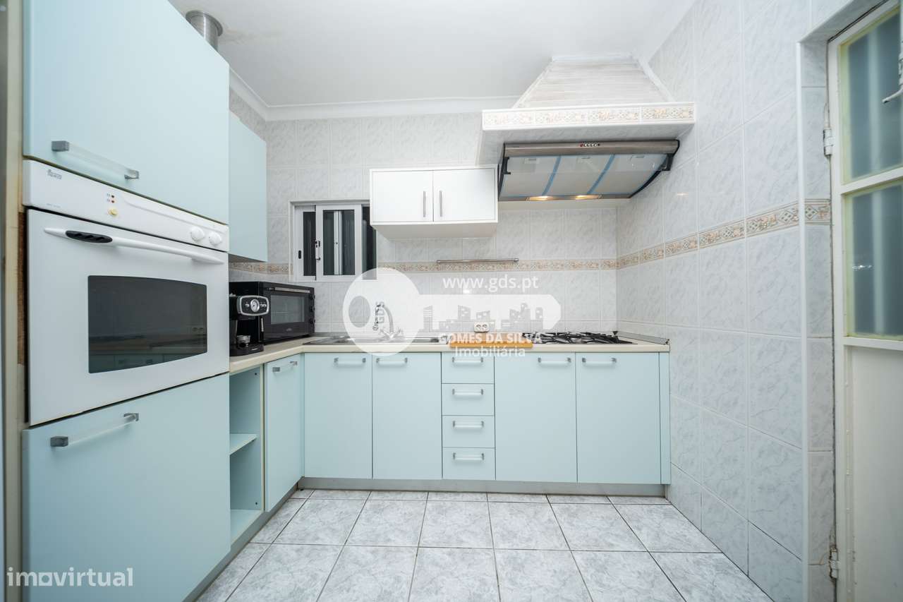 Moradia T3 com estabelecimento comercial em Dume, Braga-31