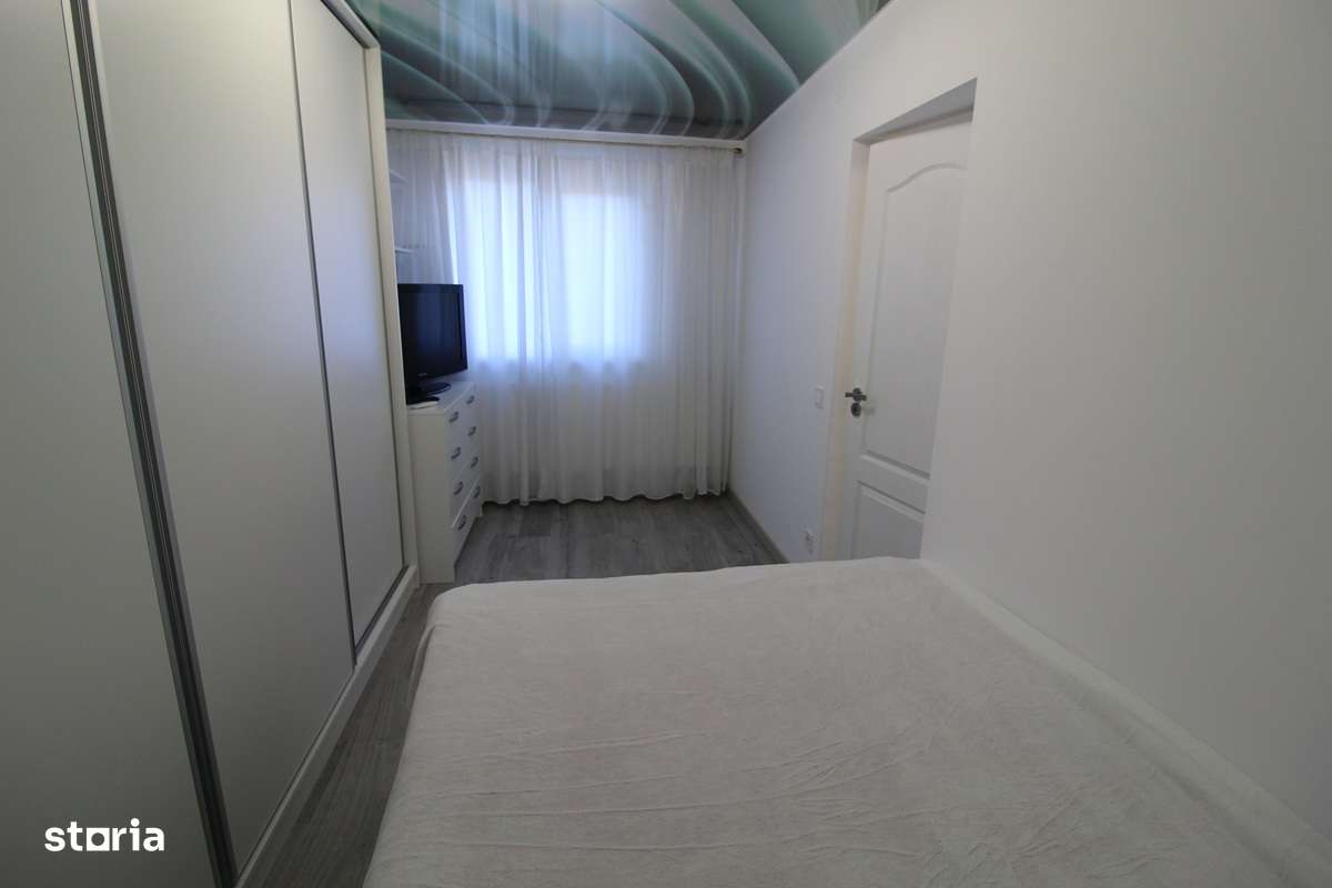 Vând apartament 3 camere în Hunedoara, zona Micro1-Teatru, etaj 4...-7
