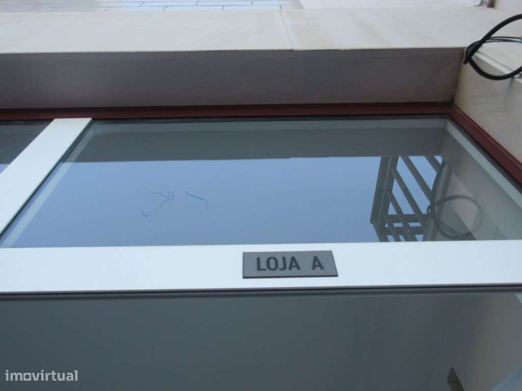 Loja ampla com casa de banho e terraço - Grande imagem: 4/5